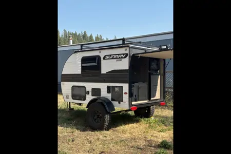 Izaak's Sunray sport 109 travel trailer