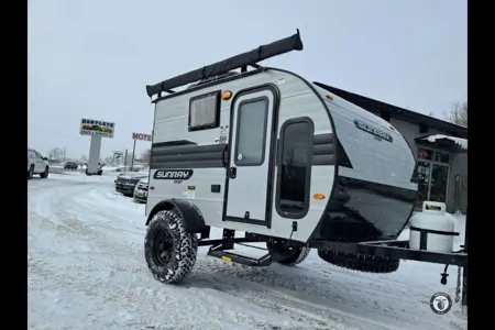 Izaak's Sunray sport 109 travel trailer