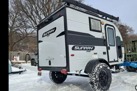 Izaak's Sunray sport 109 travel trailer