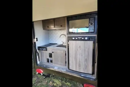 Izaak's Sunray sport 109 travel trailer