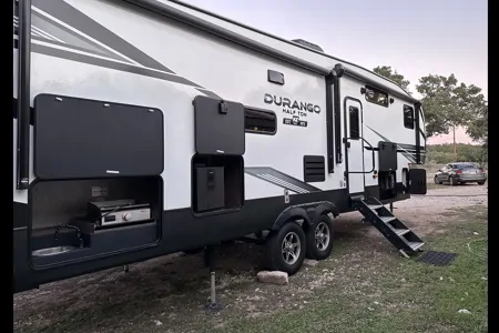 Glen’s KZ Durango half ton Fifth Wheel