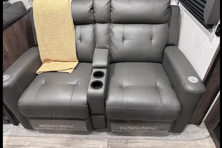 Glen’s KZ Durango half ton Fifth Wheel