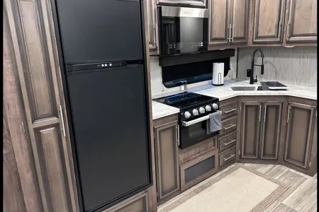 Glen’s KZ Durango half ton Fifth Wheel