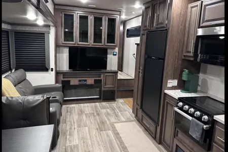 Glen’s KZ Durango half ton Fifth Wheel