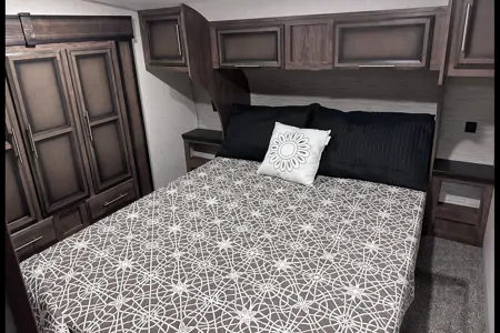 Glen’s KZ Durango half ton Fifth Wheel