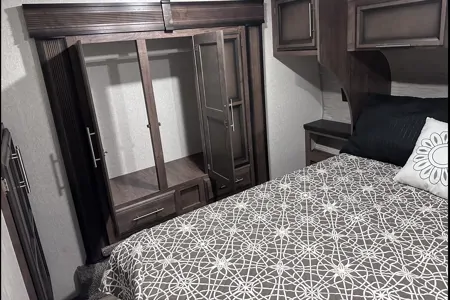 Glen’s KZ Durango half ton Fifth Wheel