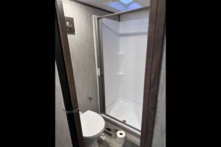 Glen’s KZ Durango half ton Fifth Wheel