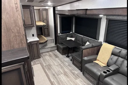 Glen’s KZ Durango half ton Fifth Wheel