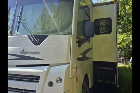GBA Leisure Winnebago Sightseer 35J Class A