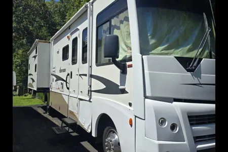 GBA Leisure Winnebago Sightseer 35J Class A