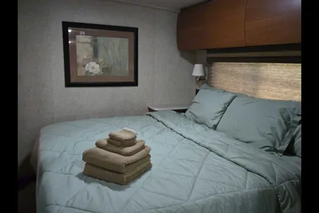 GBA Leisure Winnebago Sightseer 35J Class A