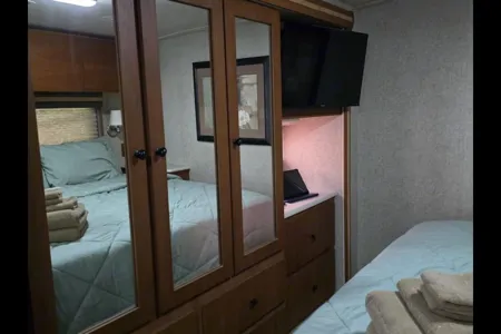 GBA Leisure Winnebago Sightseer 35J Class A