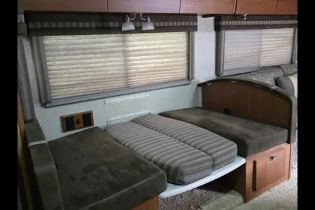 GBA Leisure Winnebago Sightseer 35J Class A