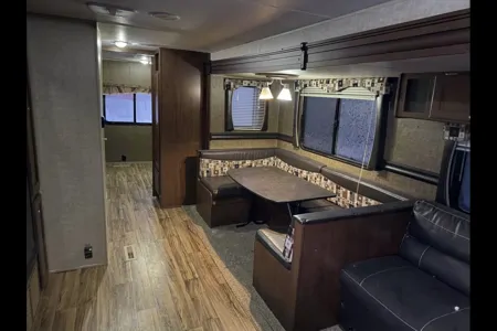 Elisha & Tom’s Heartland Hideaway! Large Family Approved ✅