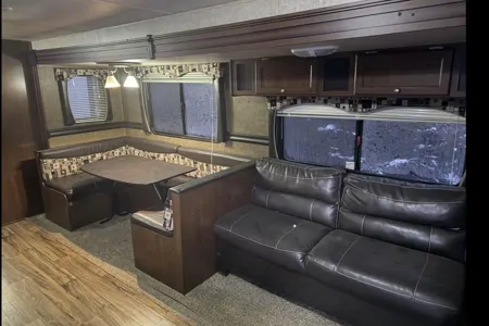 Elisha & Tom’s Heartland Hideaway! Large Family Approved ✅