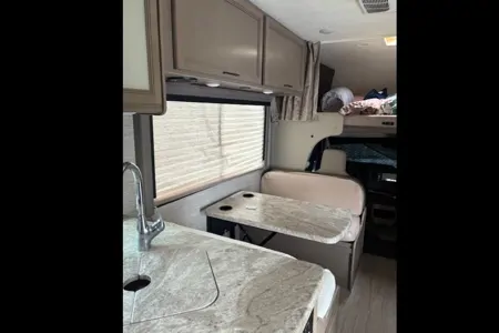 Dennis's Thor Motor Coach daybrack Class C