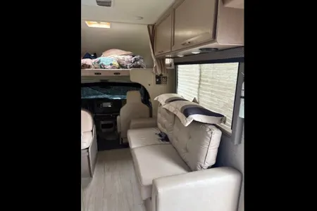 Dennis's Thor Motor Coach daybrack Class C