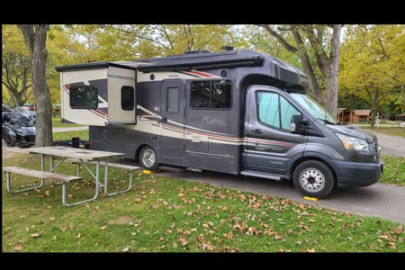 Henry & Linda's 2017 Winnebago Fuse 23T 