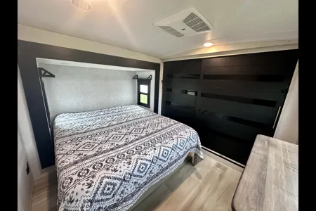 Forest River Heritage 320 viewGlen Fifth Wheel