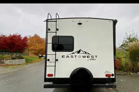 Brand New East to West 2022 East to West Alta 2810KIK Travel Trailer