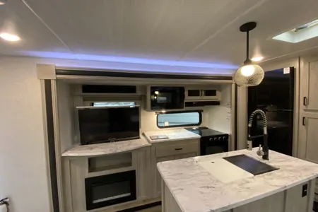 Brand New East to West 2022 East to West Alta 2810KIK Travel Trailer