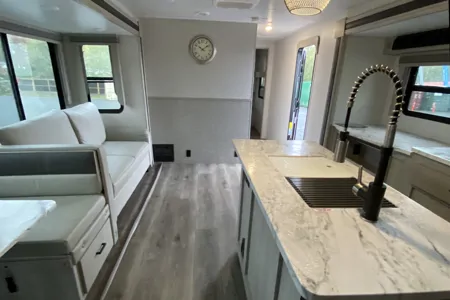 Brand New East to West 2022 East to West Alta 2810KIK Travel Trailer