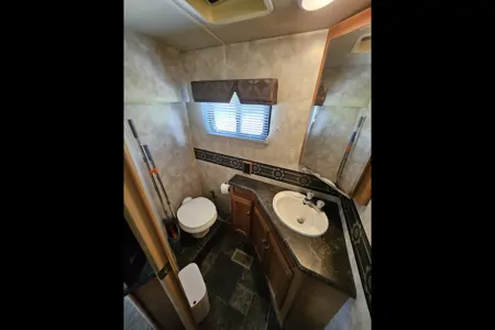 2013 Winnebago Vista 35F Class A