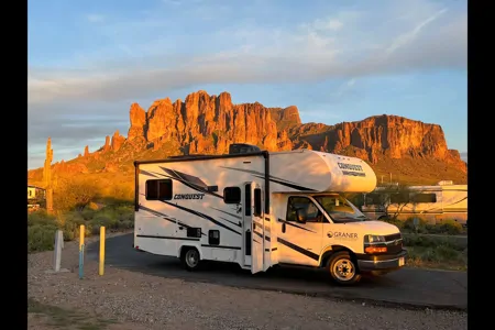 New Gulf Stream Conquest Class C 24ft. - FREE PRIVATE SHUTTLE - Layla-
