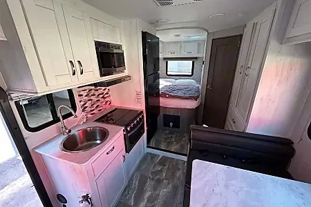 New Gulf Stream Conquest Class C 24ft. - FREE PRIVATE SHUTTLE - Layla-