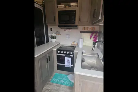 Katie's Keystone Carbon 418 Toy Hauler