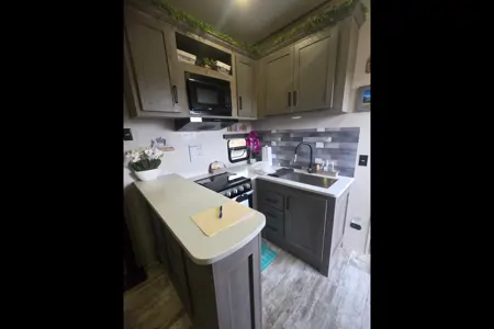 Katie's Keystone Carbon 418 Toy Hauler