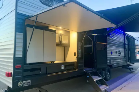 Forest River Cherokee Grey Wolf Patriot Edition Travel Trailer