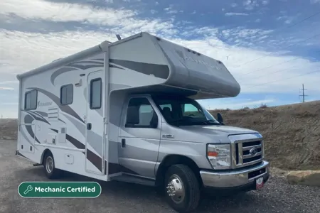 Fleet #C7 Mid-size Class C – Luxury Option for Families & Friends (Sleeps 4 Adults, 2 Children)