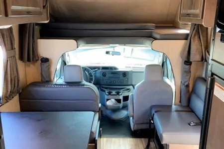 Tiffin Wayfarer 19TM Class C 19' length Great for first timers