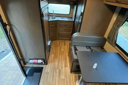 Tiffin Wayfarer 19TM Class C 19' length Great for first timers