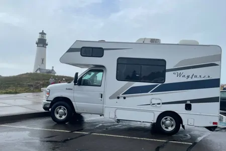 Tiffin Wayfarer 19TM Class C 19' length Great for first timers