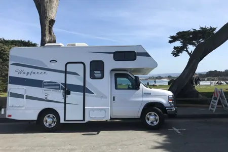 Tiffin Wayfarer 19TM Class C 19' length Great for first timers