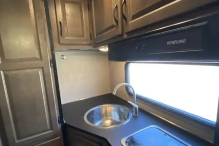 Tiffin Wayfarer 19TM Class C 19' length Great for first timers