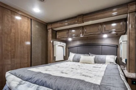 2020 Thor Motor Coach Miramar - Class A Motorhome