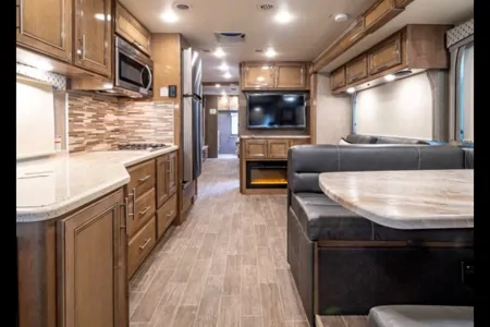 2020 Thor Motor Coach Miramar - Class A Motorhome