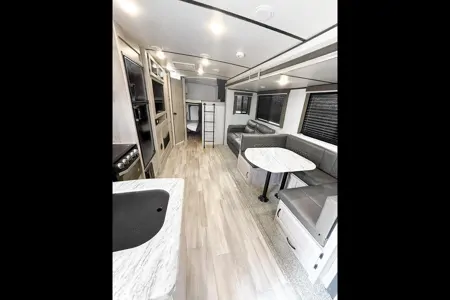 Beth 's Coachmen Northern Spirit Ultra Lite Travel Trailer