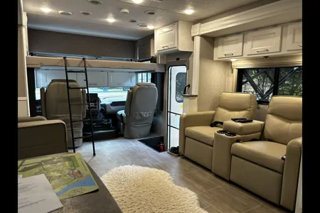 Wolf Den rentals-Coachmen Mirada Class A