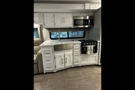 Wolf Den rentals-Coachmen Mirada Class A