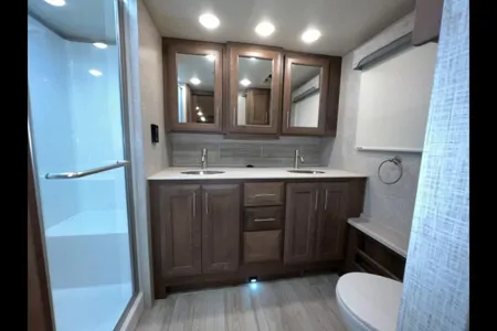 Elegant RV Rentals - Luxury on Wheels a 5 Star Experience