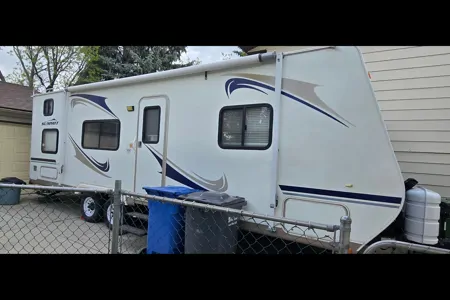 Jesse's 28 foot Family friendly camper!