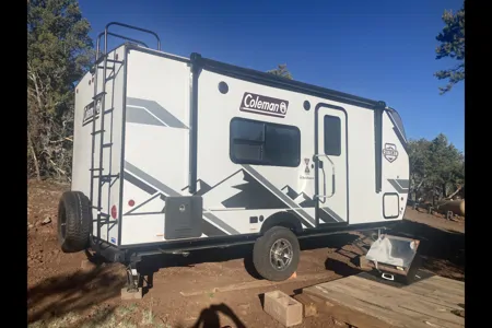 Ruby’s cozy camper close to Grand Canyon