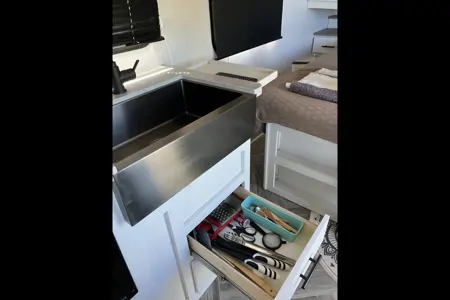 Ruby’s cozy camper close to Grand Canyon