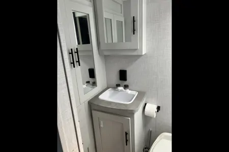 Ruby’s cozy camper close to Grand Canyon