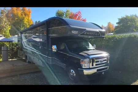 Entegra Coach Esteem 31F Classe C