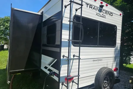 Happy Camper RV – 2022 Grand Design Transcend Xplor | Cozy & Clean, Sleeps 4